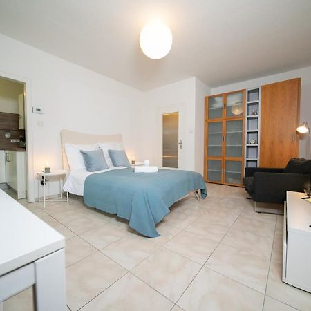 Apartment Blue - Zentral Und Gut Angebunden デュッセルドルフ エクステリア 写真